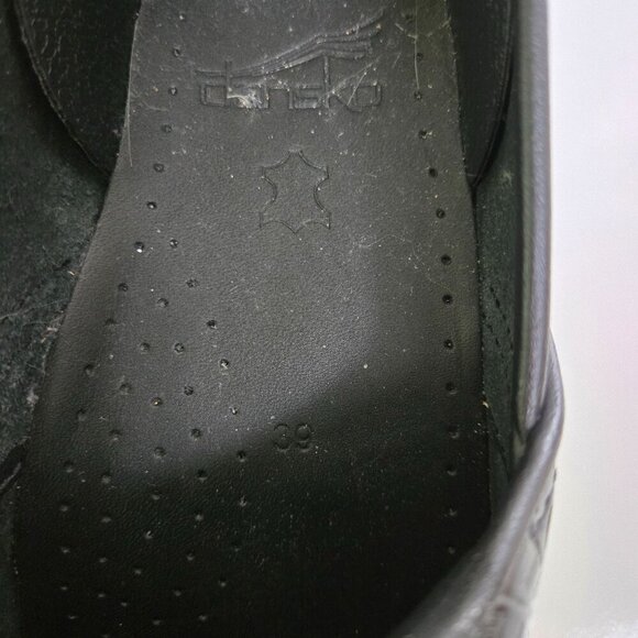 Dansko NWOT Black Leaf Pattern Tooled Leather Professional Clogs Size 39 - Picture 7 of 9